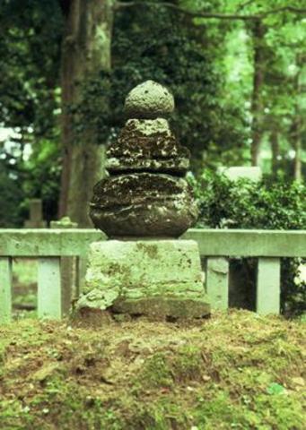 写真：前田利秀の墓