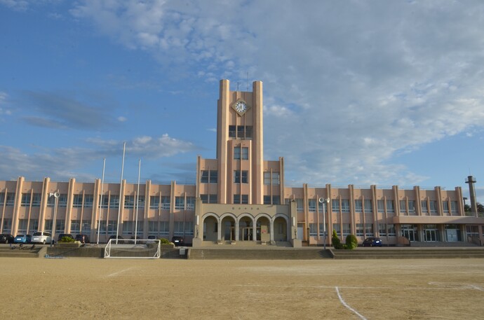 写真:蟹谷小学校外観