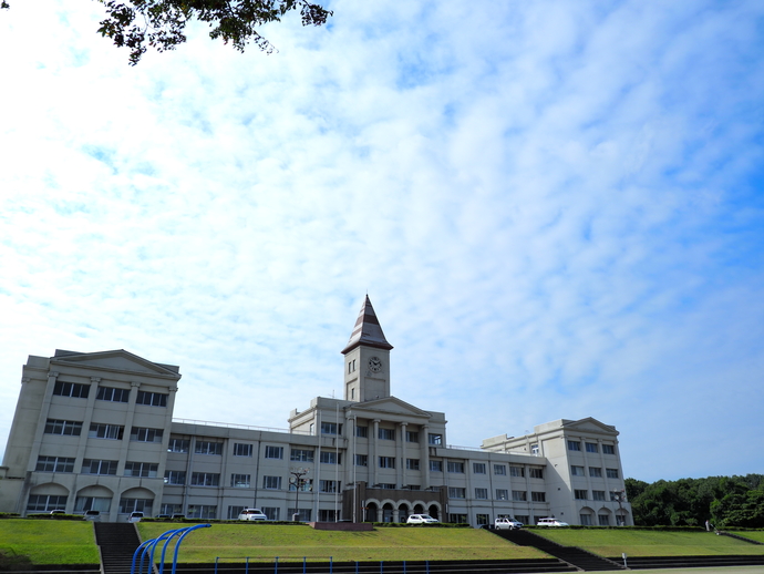 写真:蟹谷中学校外観