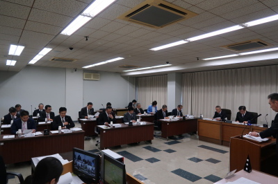 写真：全員協議会（平成30年12月20日　12月定例会中）の様子