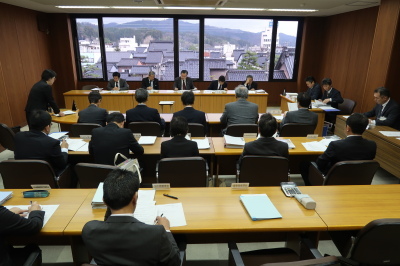 写真：人口対策特別委員会（平成30年12月18日　12月定例会中）の様子