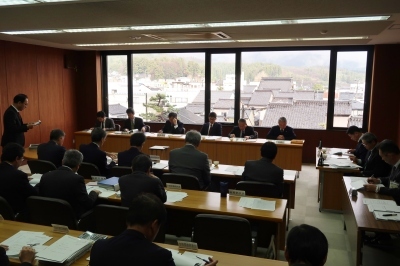 写真：総務産業建設常任委員会（平成30年12月18日　12月定例会中）の様子