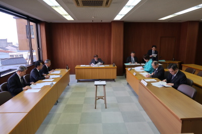 写真：議会運営委員会（平成30年12月13日　12月定例会中）の様子
