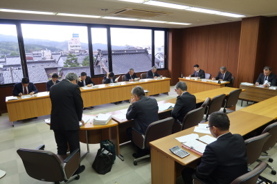 写真：総務産業建設常任委員会 議会事務事業評価（平成30年10月30日）の様子