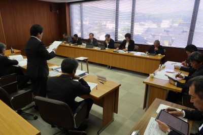 写真：総務産業建設常任委員会 議会事務事業評価（令和元年10月31日）の様子