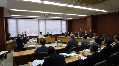 写真：決算特別委員会（令和元年10月15日開催　閉会中）の様子