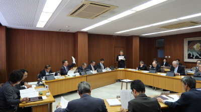 写真：決算特別委員会（令和元年10月10日開催　閉会中）の様子