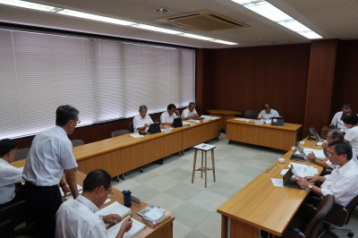 写真：議会運営委員会（令和元年8月27日　閉会中）の様子