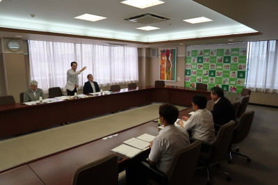 写真：北海道登別市議会の行政視察の様子（令和元年8月21日）
