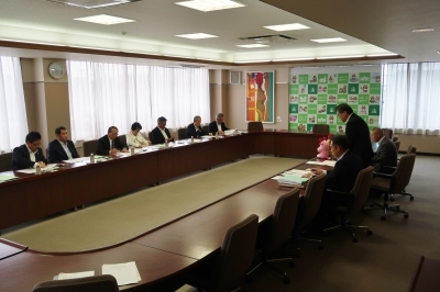 写真：千葉県鴨川市議会の行政視察の様子（令和元年8月21日）