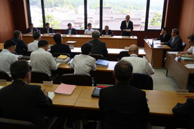 写真：総務産業建設常任委員会（令和元年7月25日　閉会中）の様子