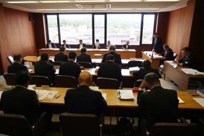 写真：総務産業建設常任委員会（令和元年5月22日　閉会中）の様子