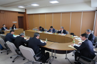 写真：総務産業建設常任委員会 行政視察（令和元年5月13日～15日）の様子1