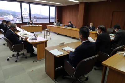 写真：議会運営委員会の様子