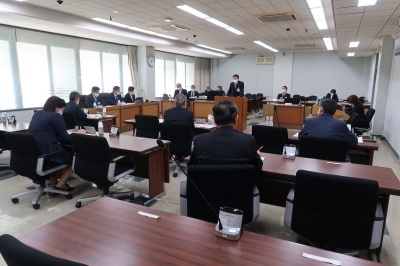 写真：公共施設再編特別委員会の様子2