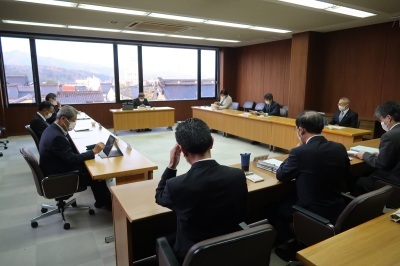 写真：議会運営委員会の様子