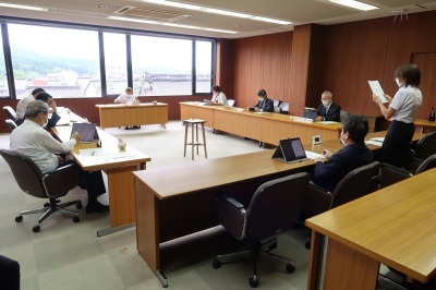 写真：議会運営委員会の様子