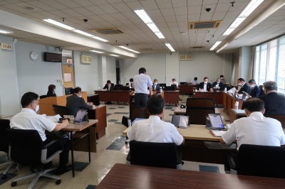 写真：公共施設再編特別委員会の様子