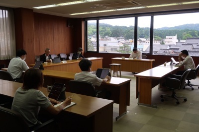 写真：議会だより編集委員会の様子