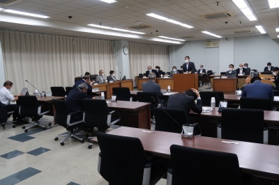 写真：民生文教常任委員会の様子