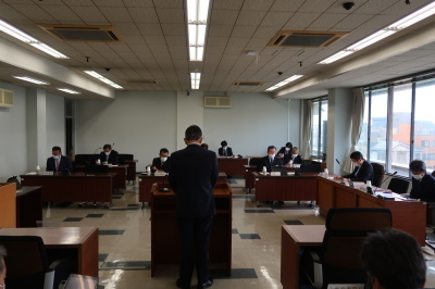 写真：総務産業建設常任委員会の様子