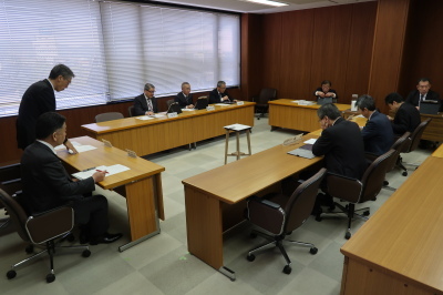 写真：議会運営委員会の様子