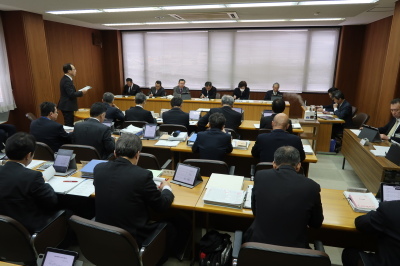 写真：総務産業建設常任委員会の様子