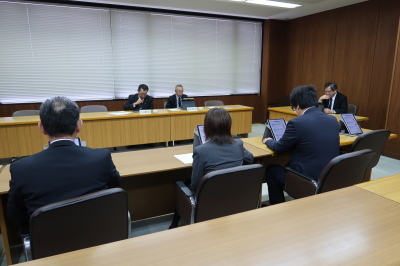 写真：議会だより編集委員会の様子