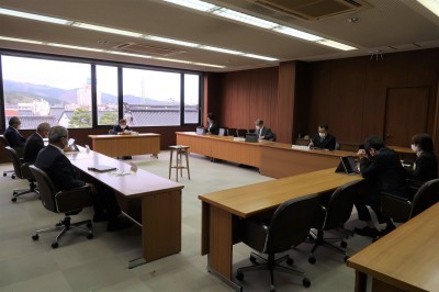 写真：議会運営委員会の様子