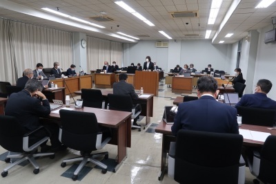 写真：民生文教常任委員会の様子