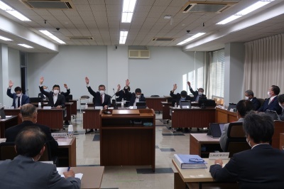 写真：決算特別委員会の様子