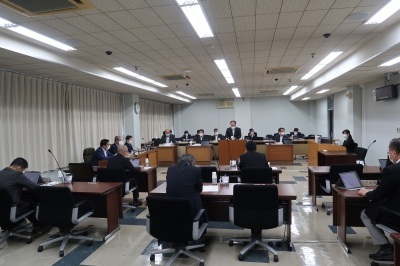 写真：民生文教常任委員会の様子