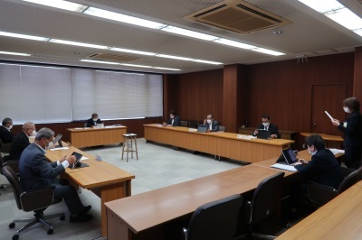 写真：議会運営委員会の様子