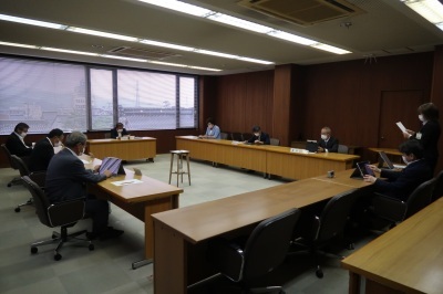 写真：議会運営委員会の様子