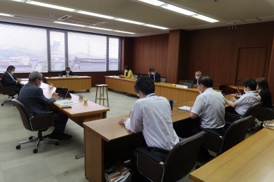 写真：議会運営委員会の様子