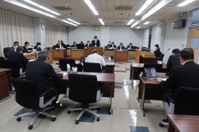 写真：民生文教常任委員会の様子