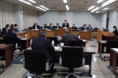 写真：民生文教常任委員会の様子