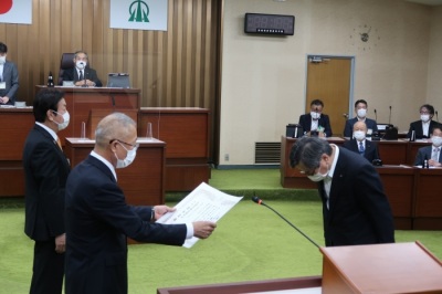 写真：表彰状伝達の様子