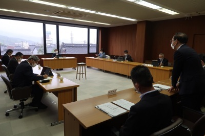 写真：議会運営委員会の様子