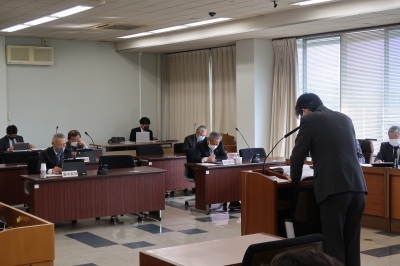 写真：総務産業建設常任委員会の様子