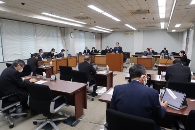 写真：民生文教常任委員会の様子