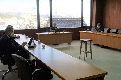 写真：議会だより編集委員会の様子