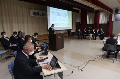 写真：議会報告会の様子1