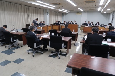 写真：民生文教常任委員会の様子