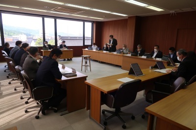 写真：議員懇談会の様子