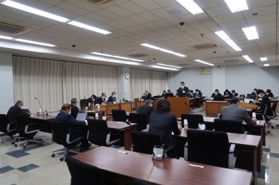 写真：総務産業建設常任委員会の様子