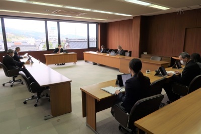 写真：議会だより編集委員会の様子