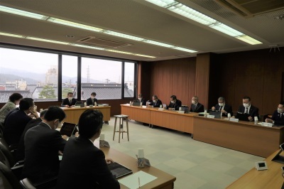 写真：議員懇談会の様子