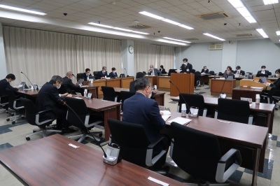 写真：民生文教常任委員会の様子