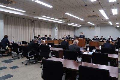 写真：民生文教常任委員会の様子